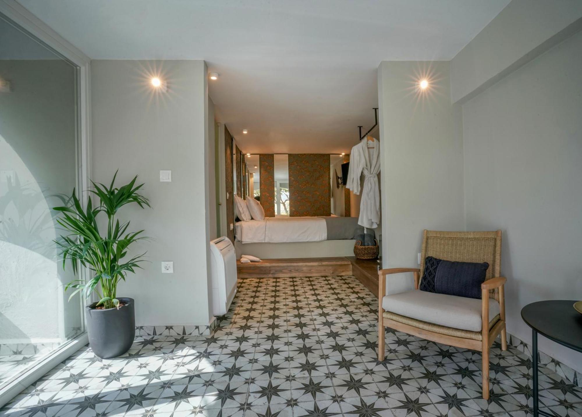 ארמופוליס Pafsilipon Suites מראה חיצוני תמונה
